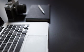 新华社快讯：伊朗最高领袖说不会放弃复仇